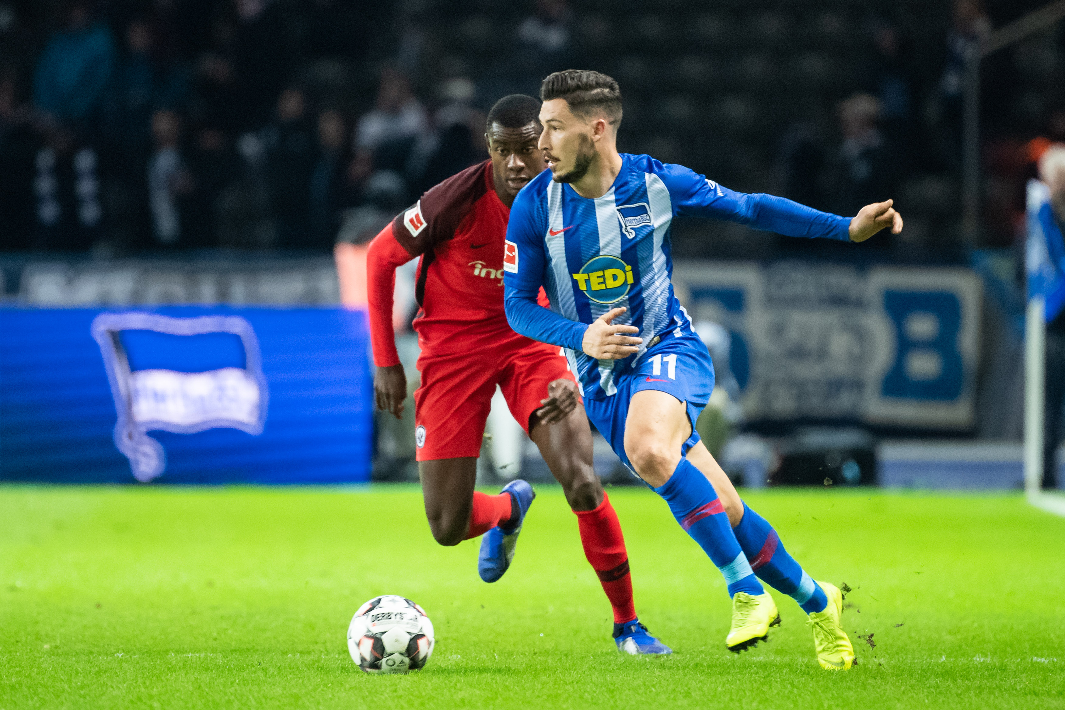 比如足球明 比如足球明