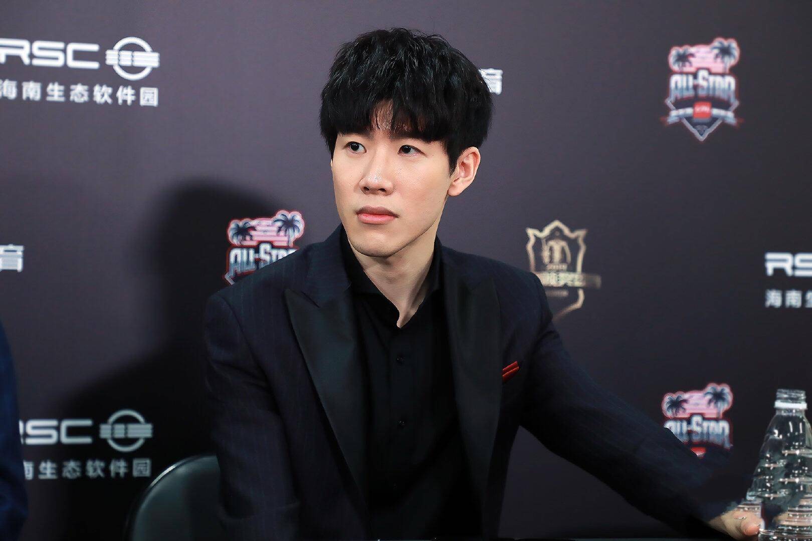 起向世界展 起向世界展